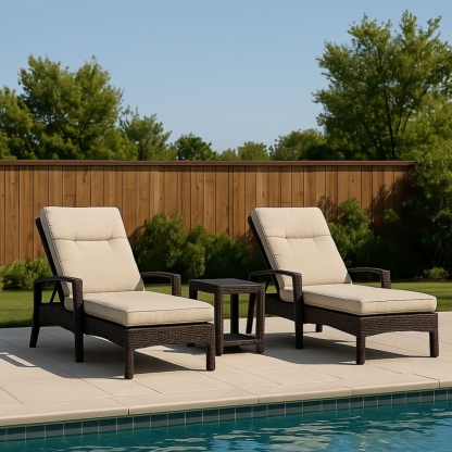 Set salotto da giardino lettini prendisole con tavolino rattan PE crema con cuscini in poliestere-Renolivro