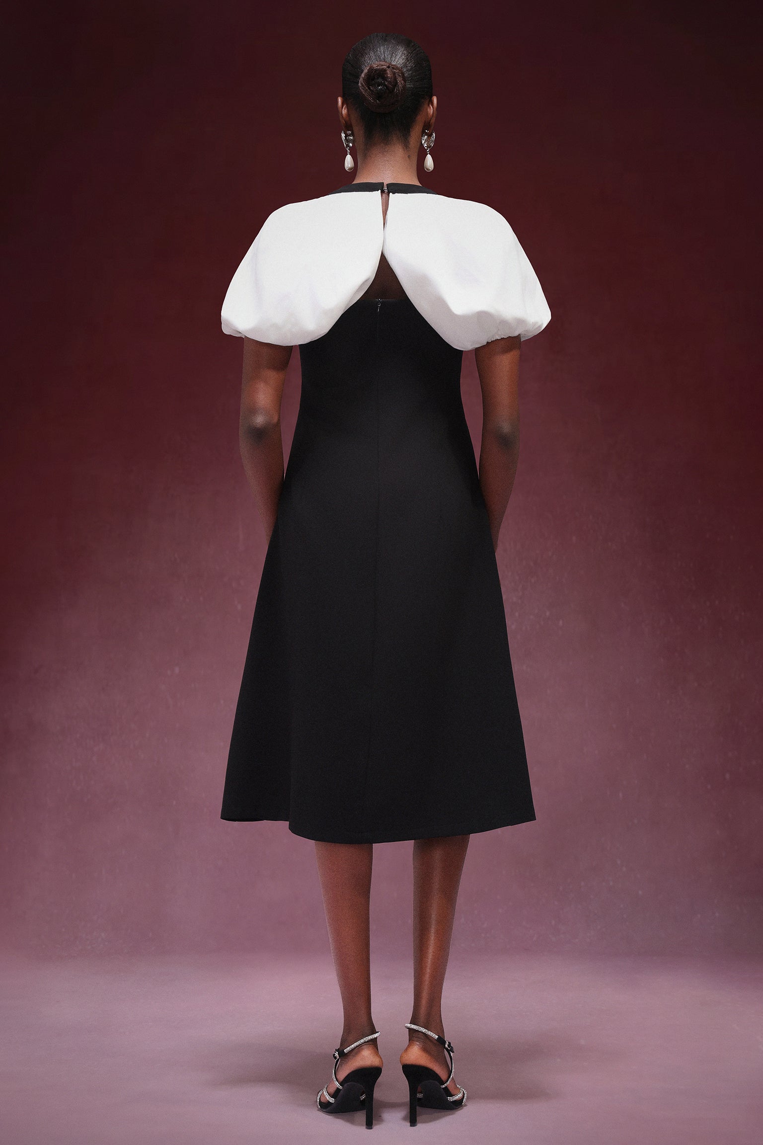 Yannei Short Sleeves Square-cut collar Midi Dress