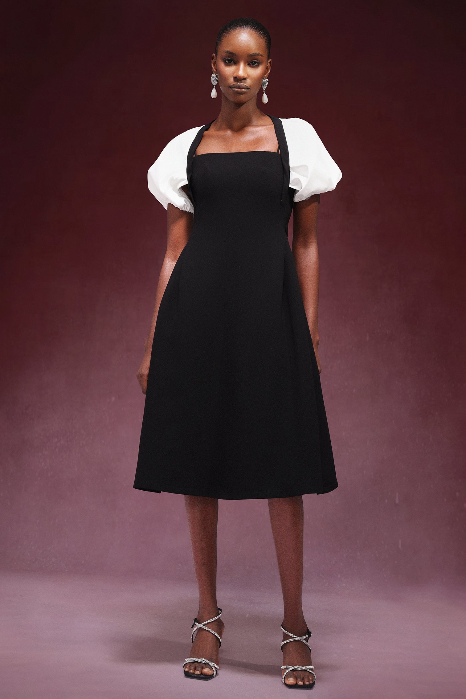Yannei Short Sleeves Square-cut collar Midi Dress