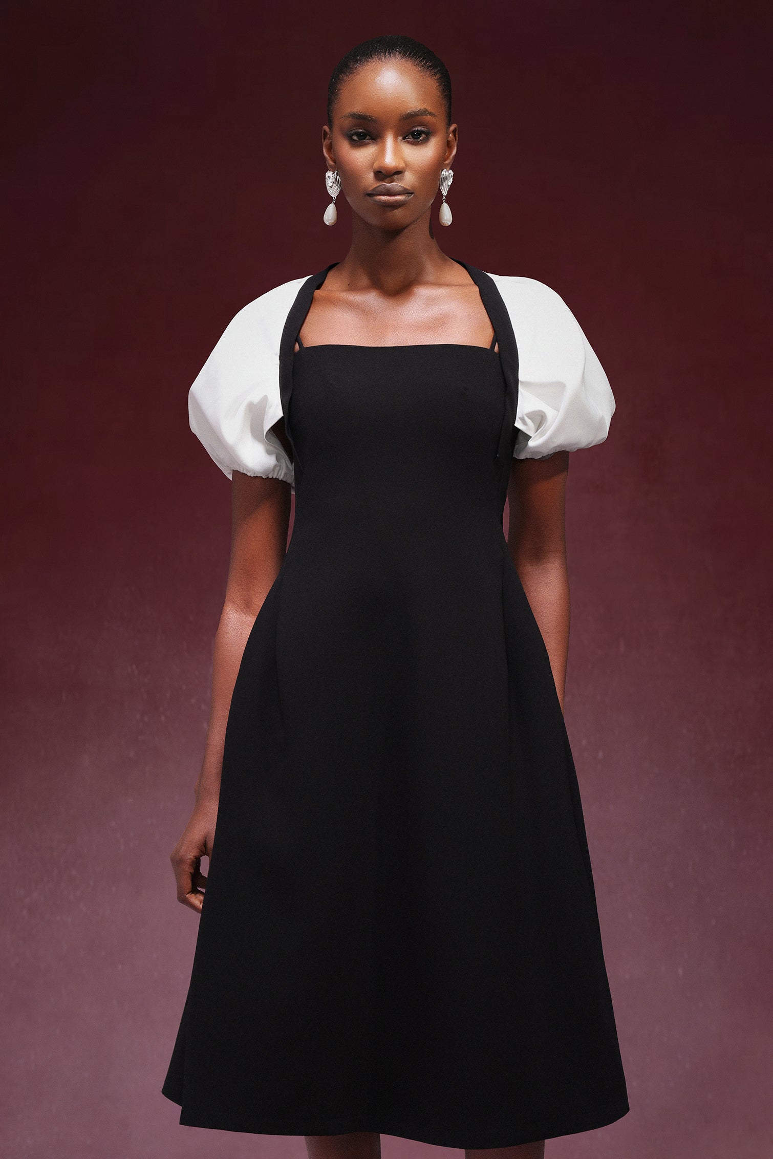 Yannei Short Sleeves Square-cut collar Midi Dress