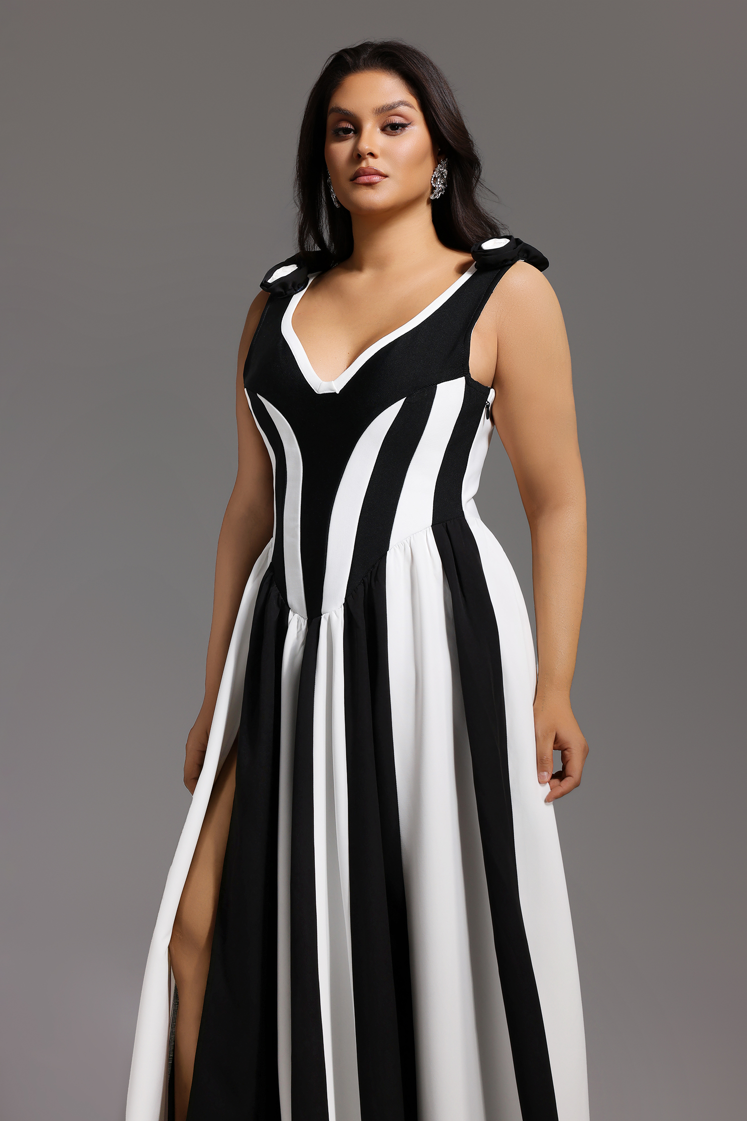 Omega Sleeveless V-Neck Flowers Bandage Maxi Dress