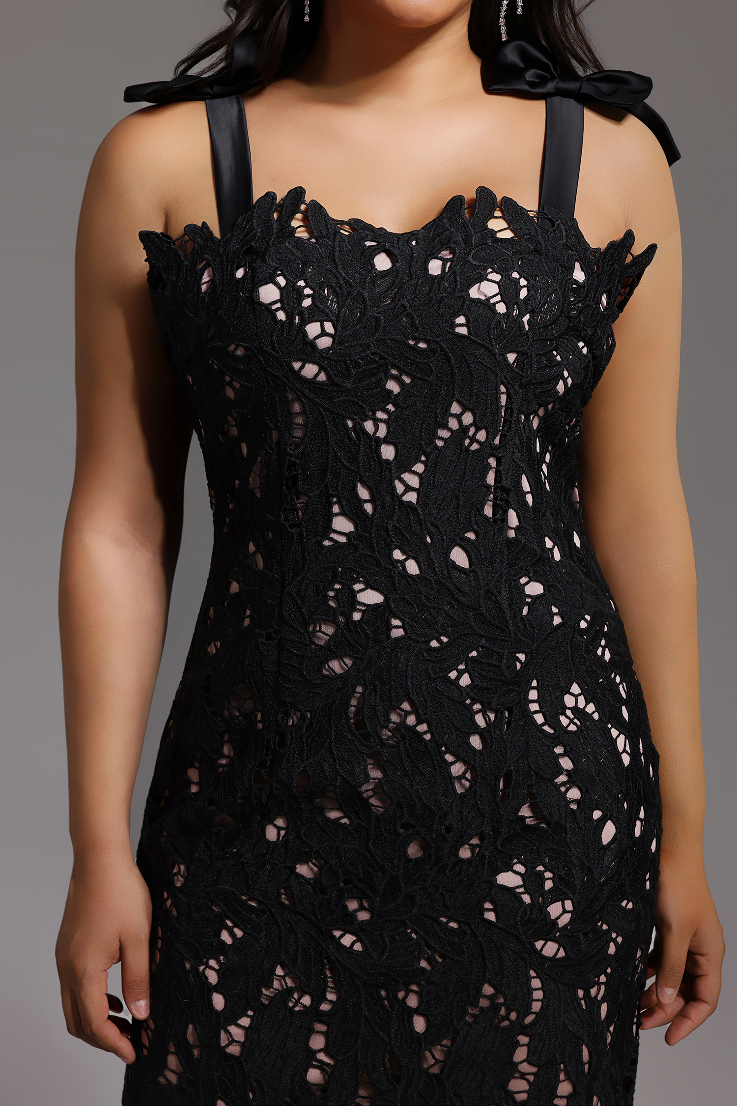 Lucretia Sleeveless Lace Bow Maxi Dress