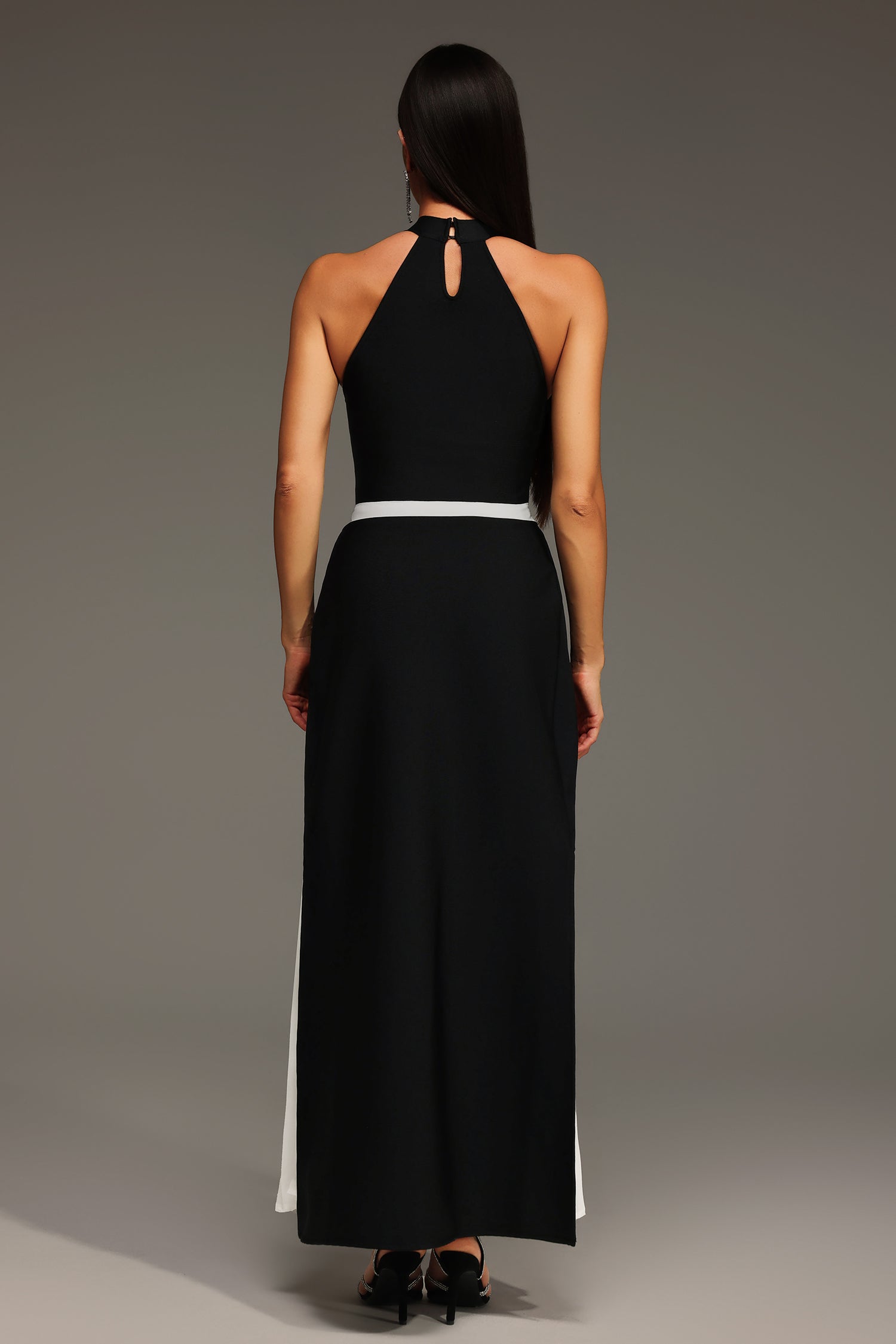 Mila Sleeveless Halter Wrinkles Maxi Dress