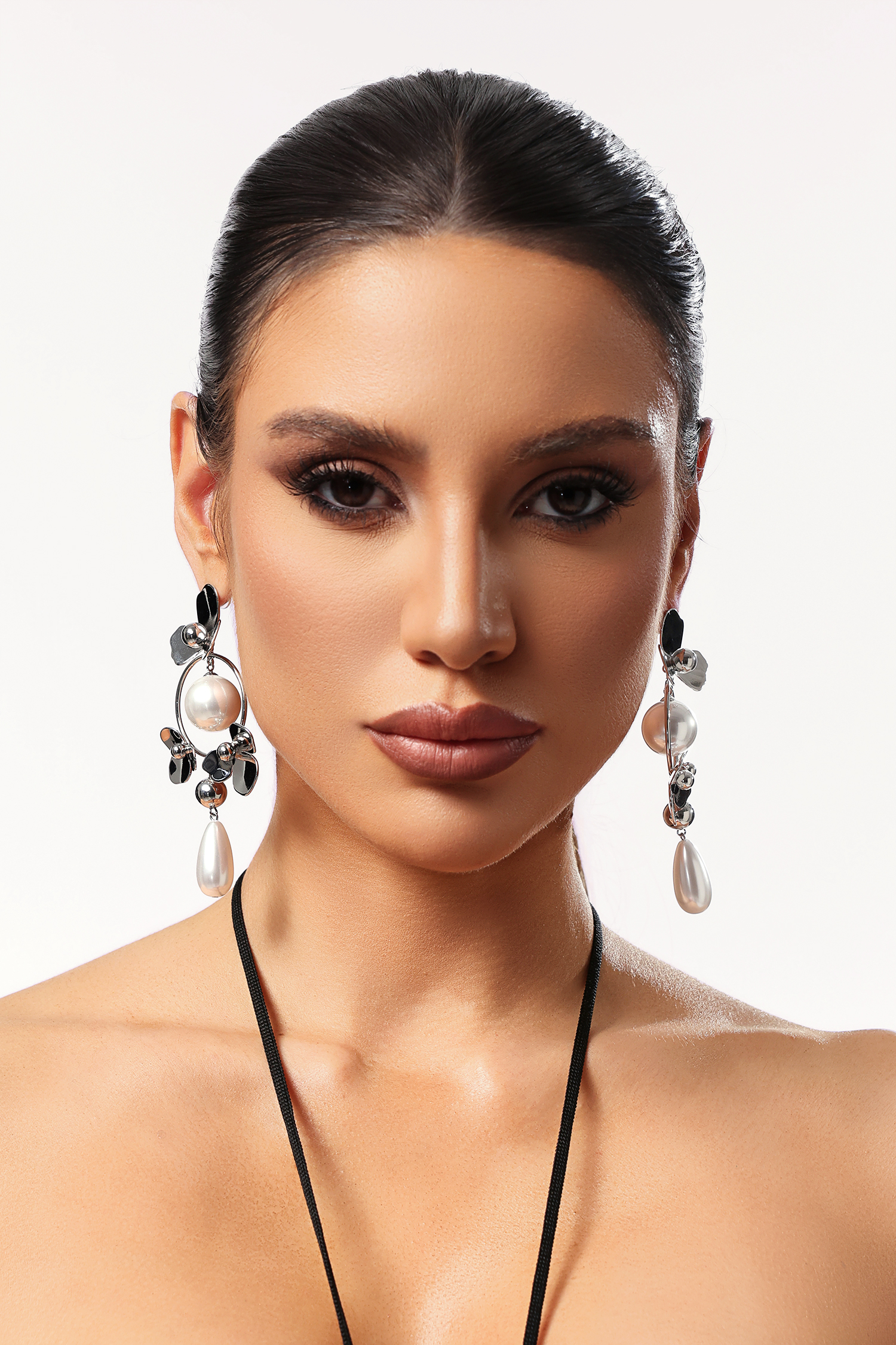 Edmee Flower Pearl Earrings