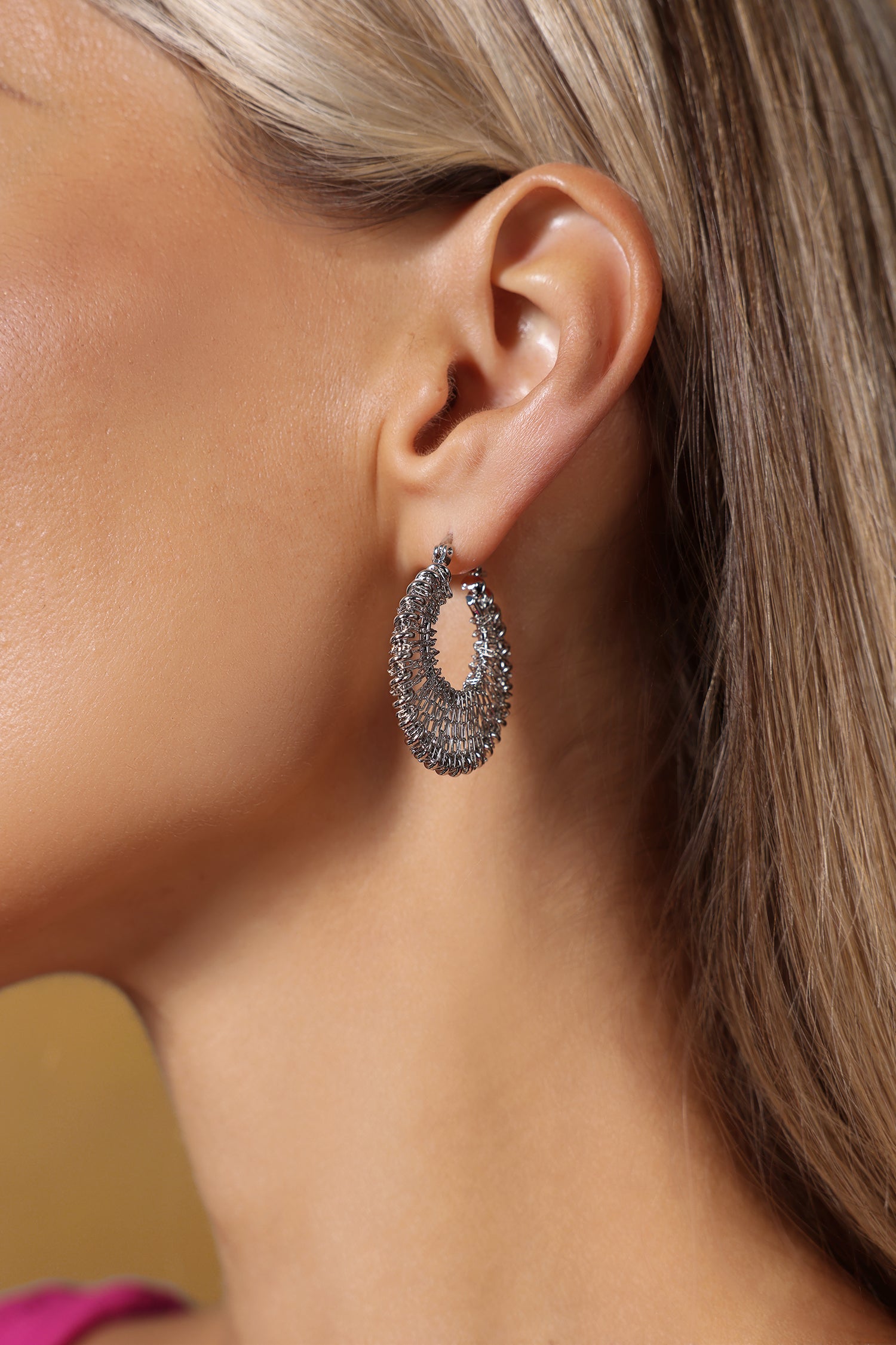 KIavia Metal Web Circle Mini Earrings