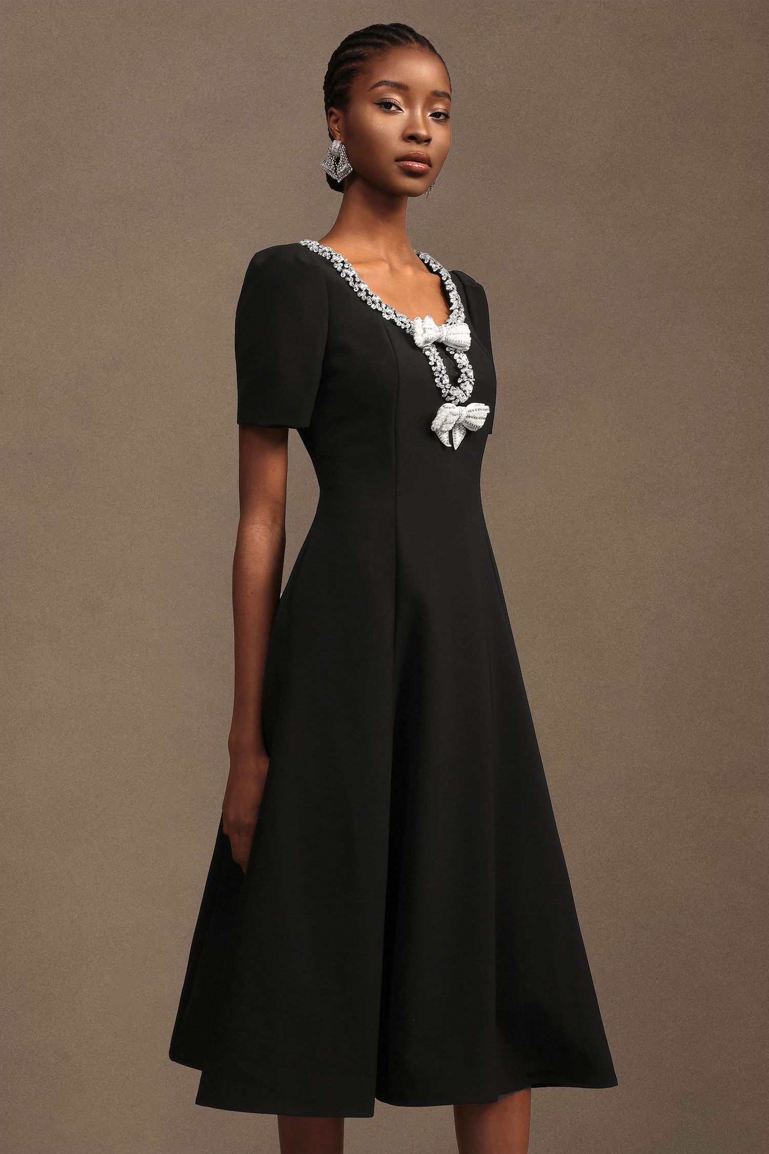 Hedit Elegant Tailored Round Neck Short Sleeve Woven Maxi Dress