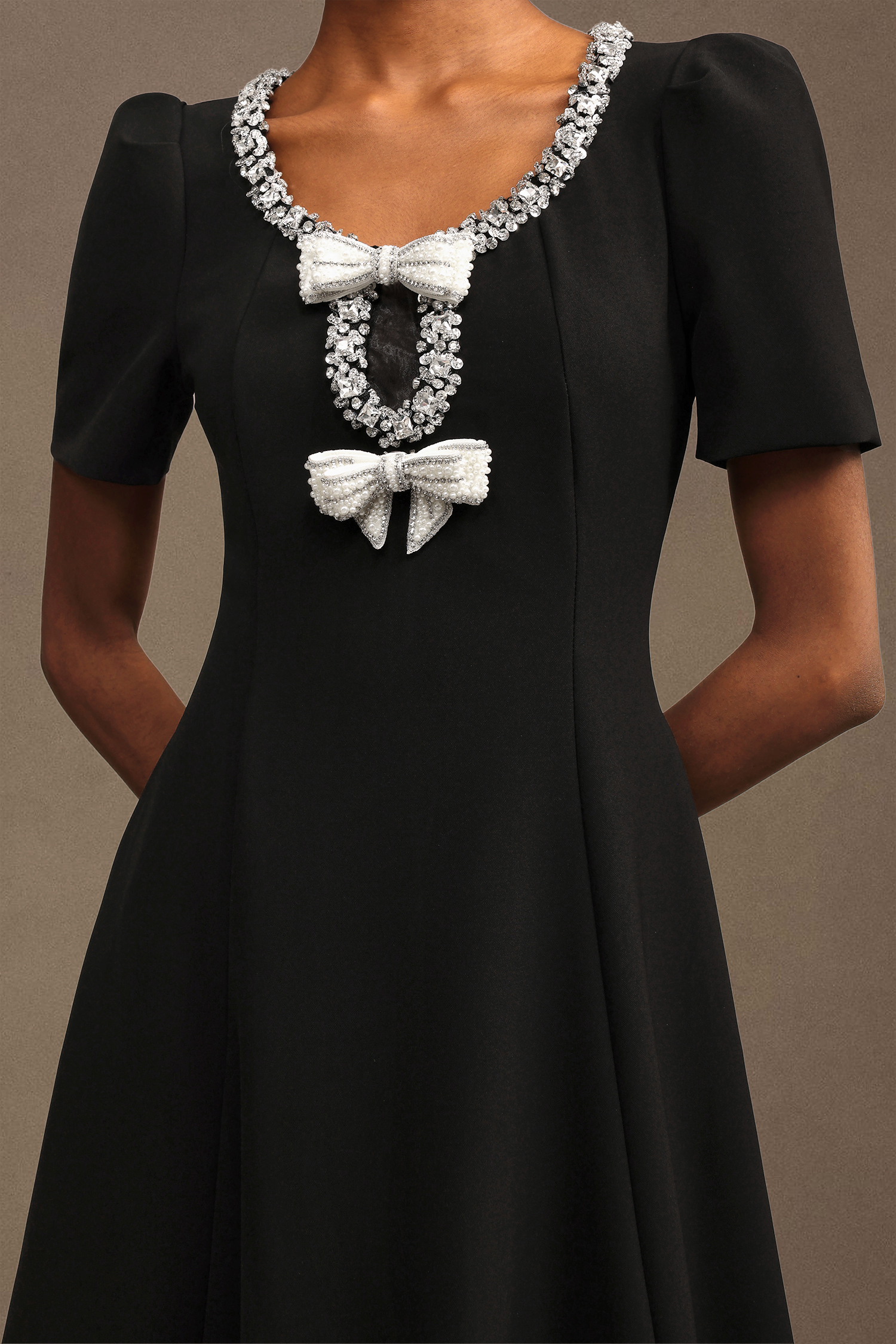 Hedit Elegant Tailored Round Neck Short Sleeve Woven Maxi Dress