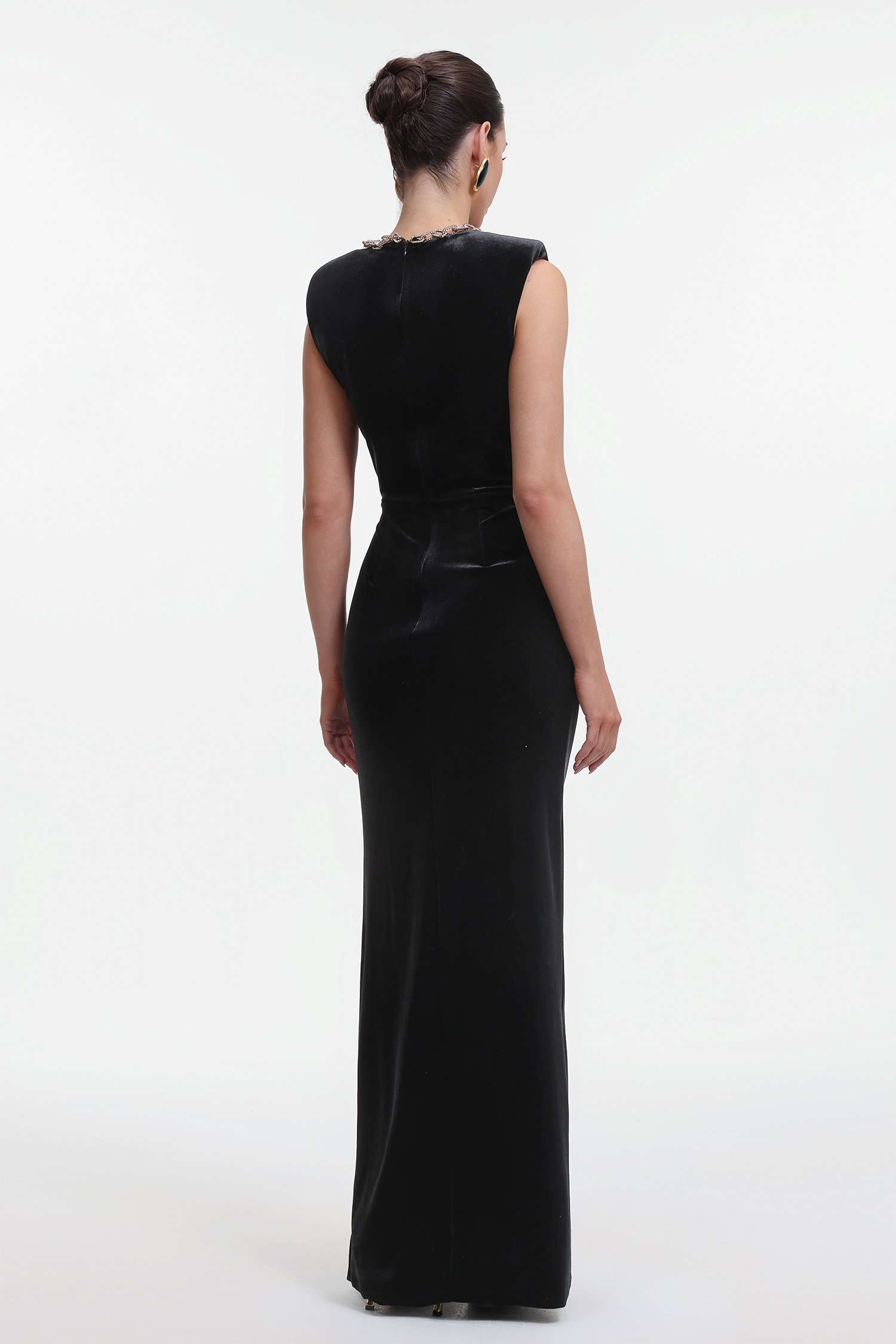 Trinvilla Chic Contour Sleeveless Cut Out Metal Chain Velvet Maxi Dress