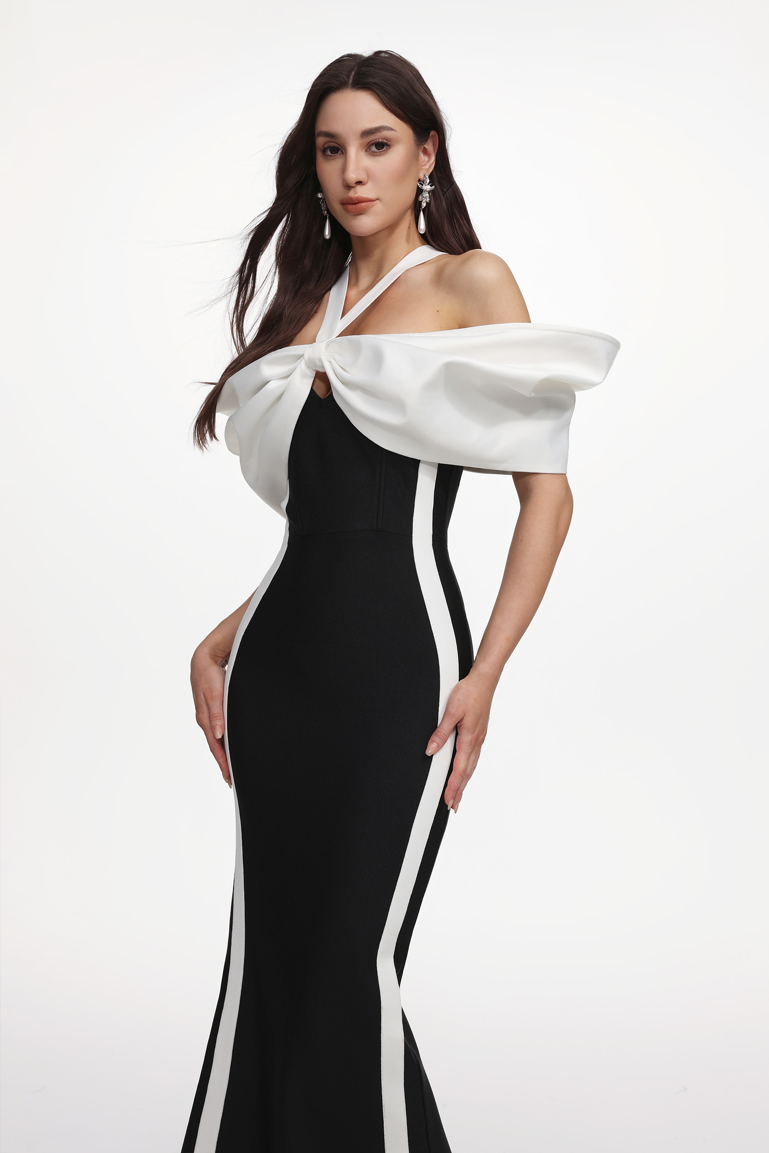 Elegant Contour Halter Bow Contrast Bandage Maxi Dress