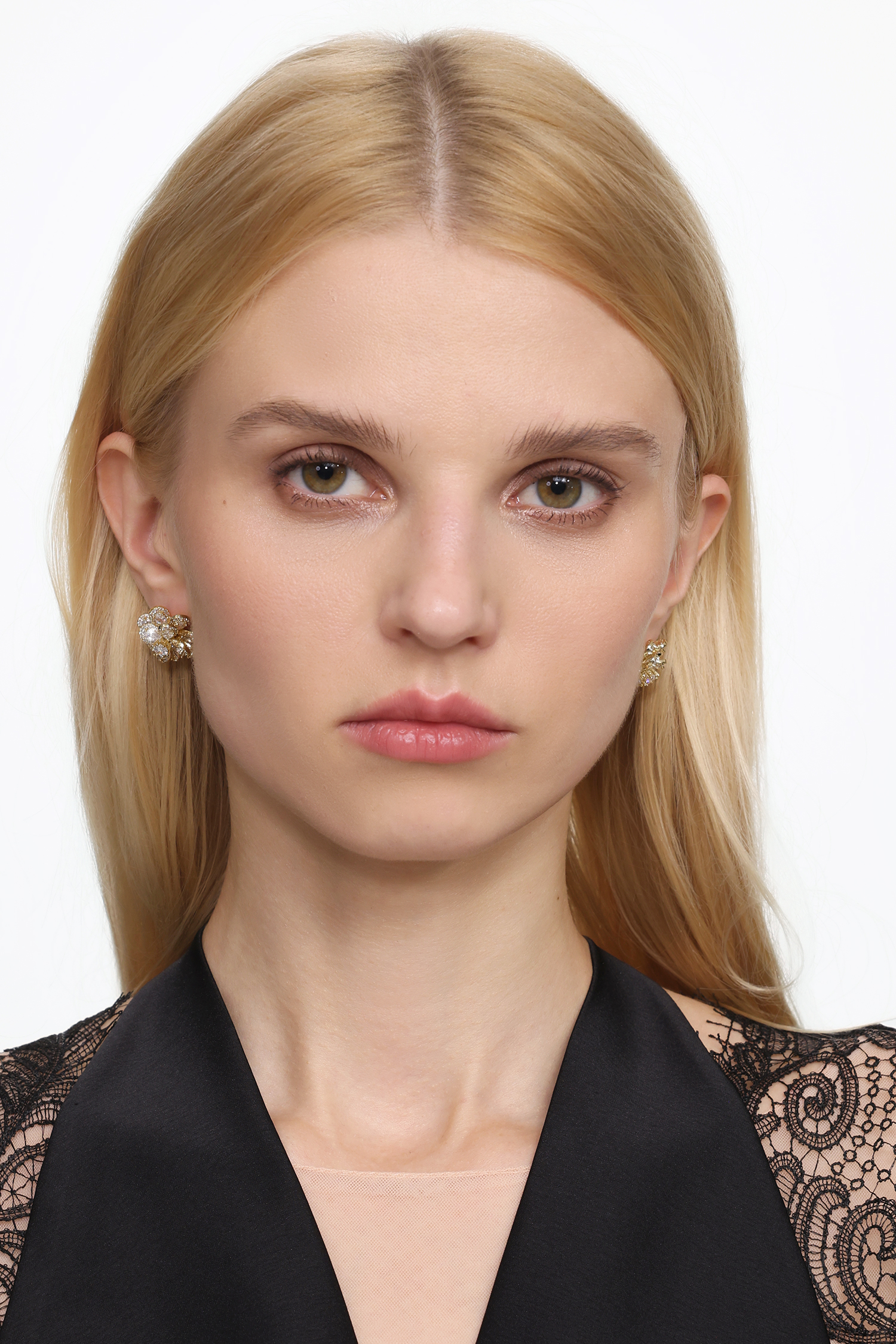 Hayli Flower Diamond  Earrings