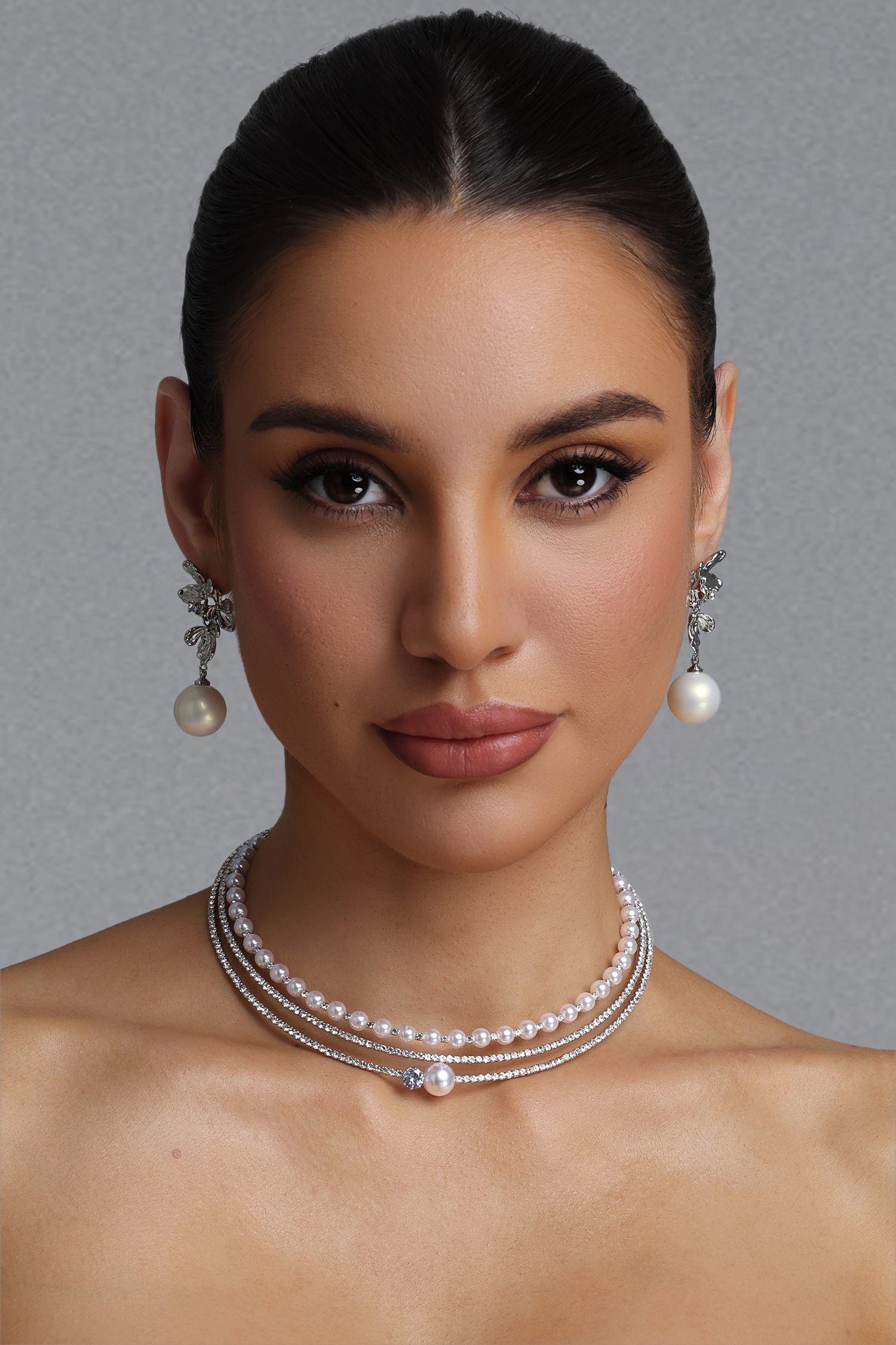 Venia Luxury Triple Pearl Choker