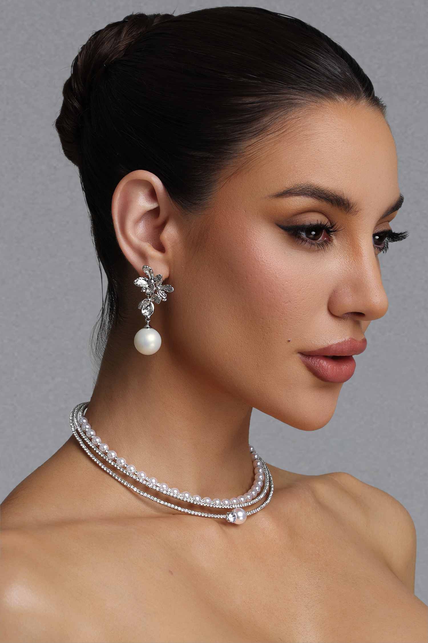 Venia Luxury Triple Pearl Choker