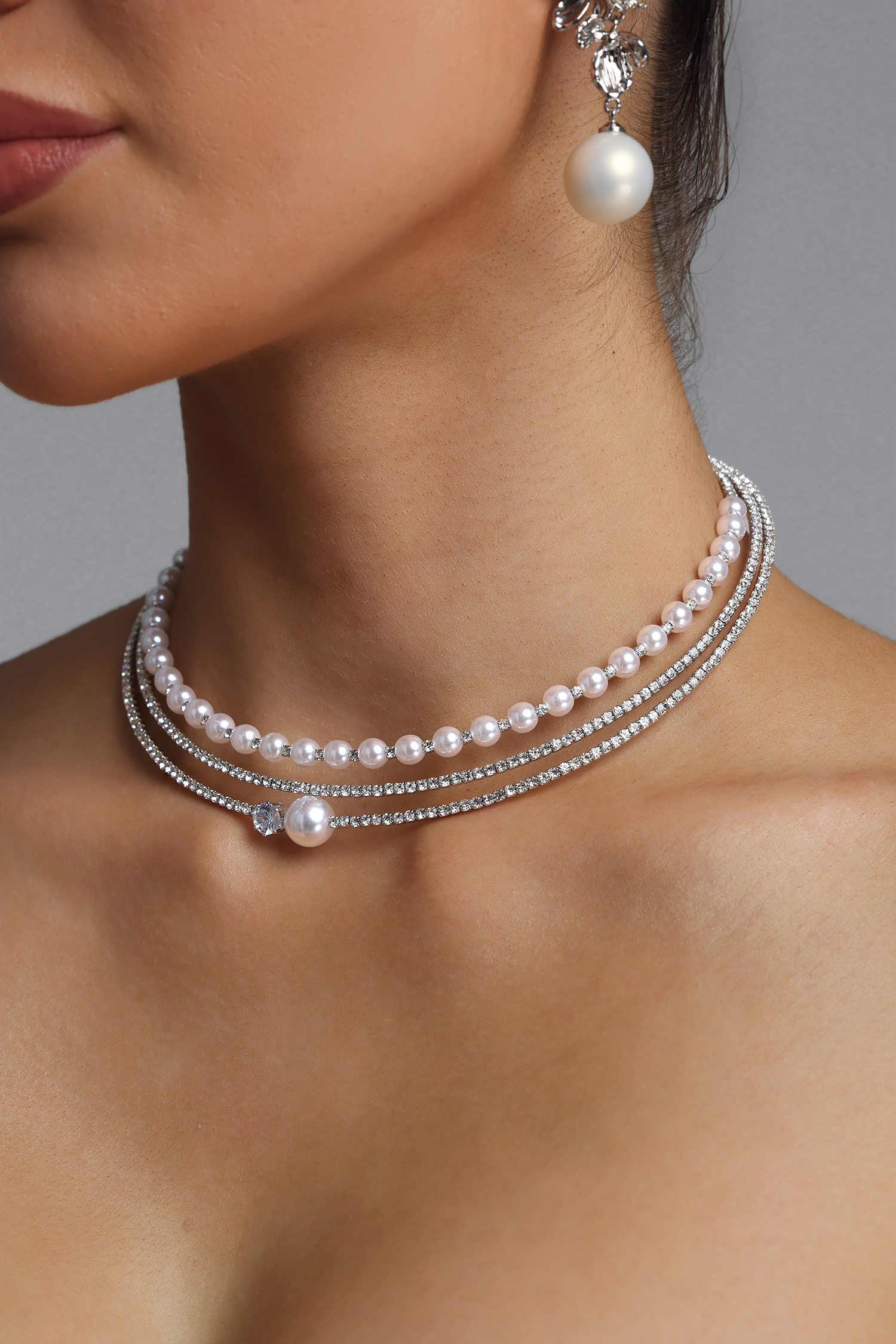 Venia Luxury Triple Pearl Choker
