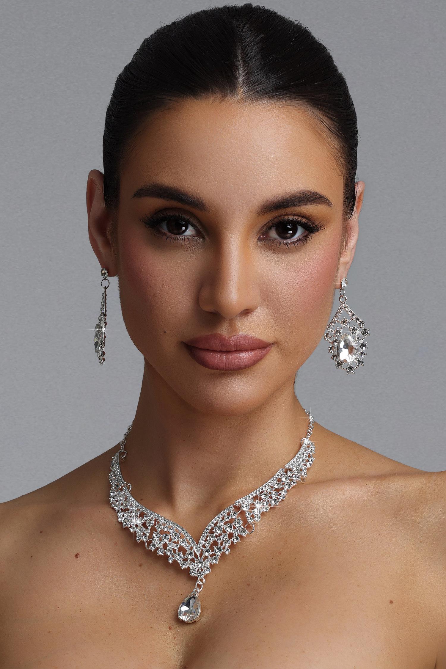Vosa  Vintage Royal Teardrop Diamond V Neck Necklace Two Piece Set