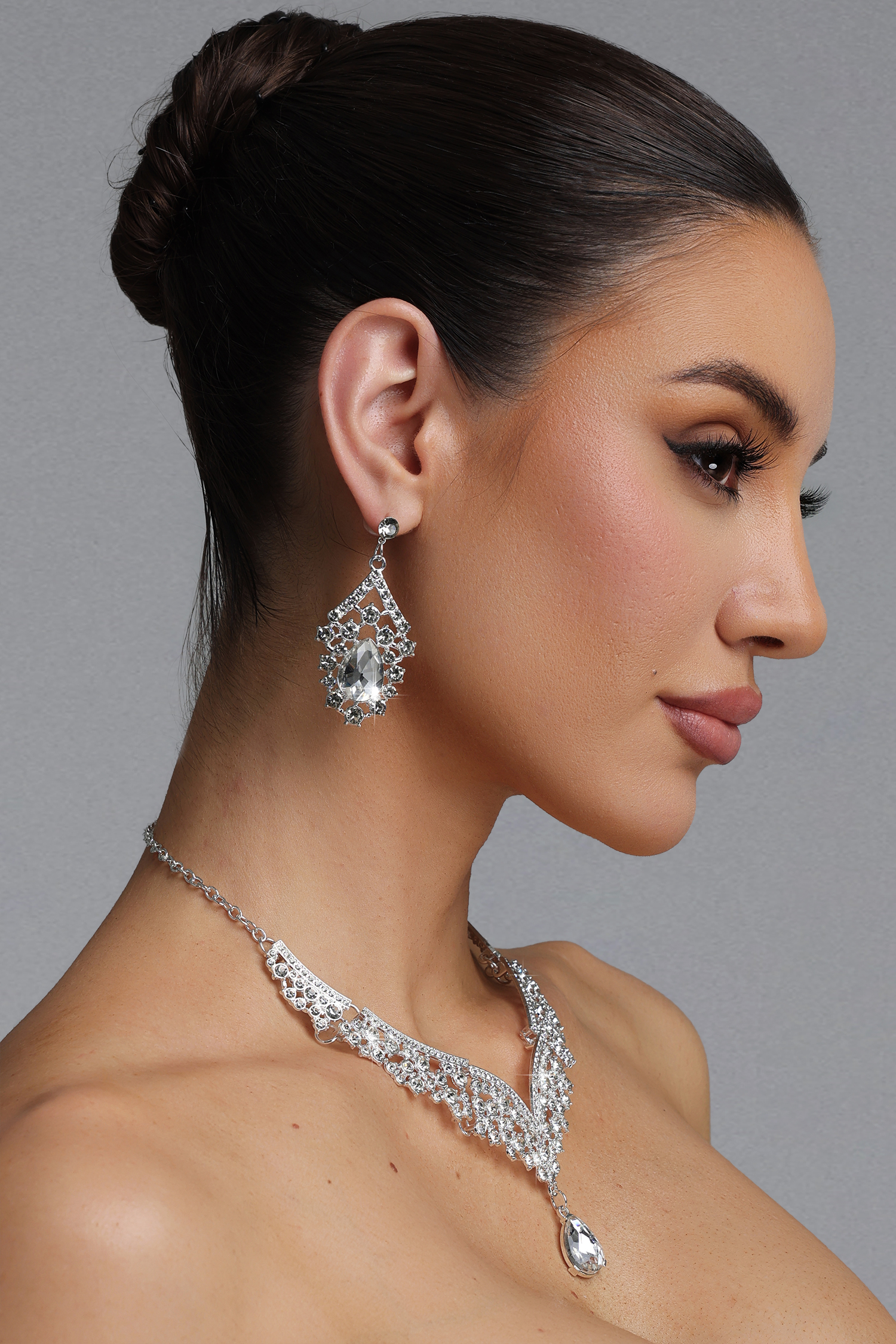 Vosa  Vintage Royal Teardrop Diamond V Neck Necklace Two Piece Set