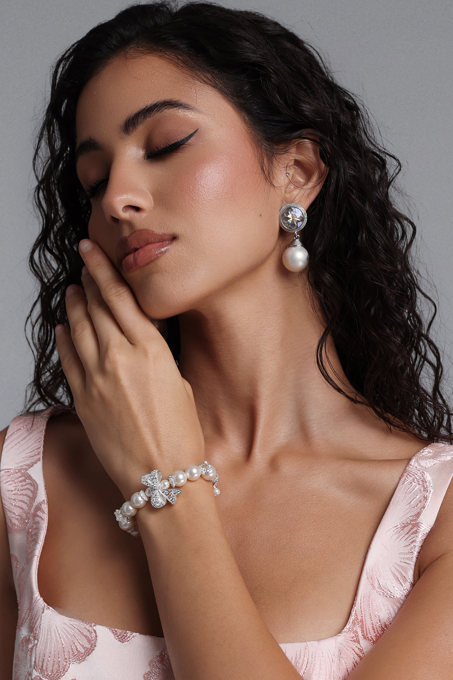 Jilly Diamond Bow Pearl Bracelet