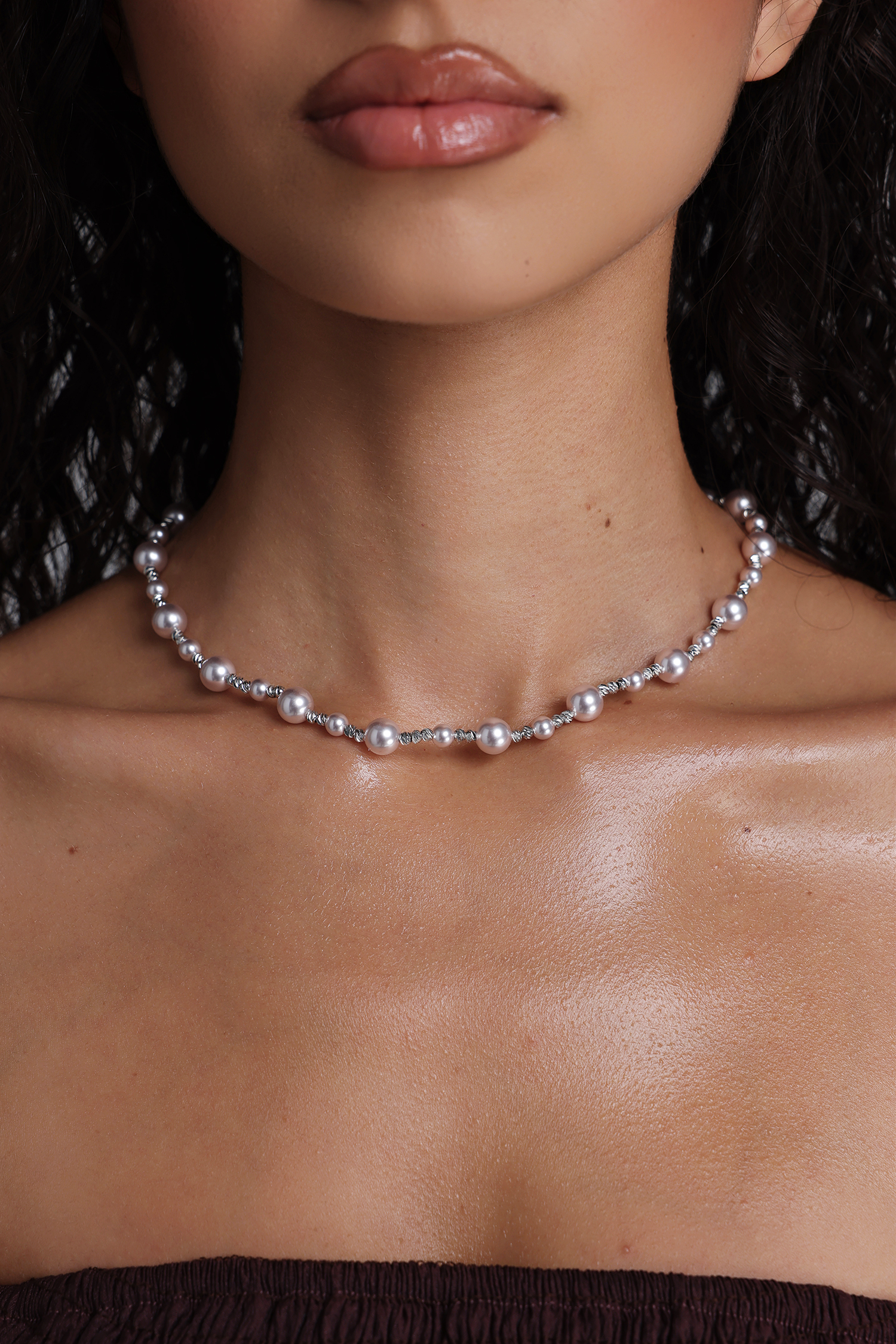 Shaylah Tone Gradient Pearl Clavicle Necklace