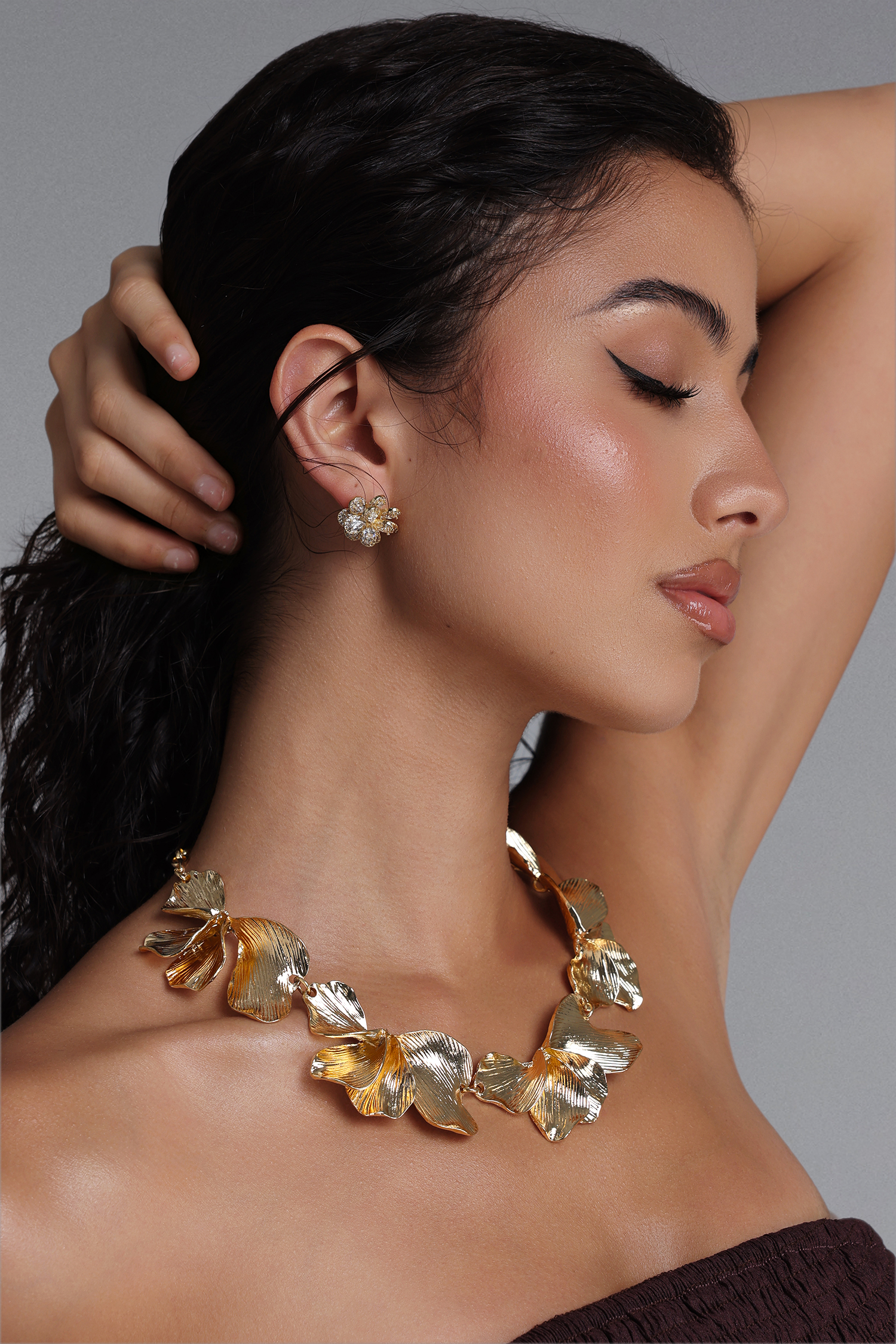 Janka Silver Textured Petal Linked Gold Necklace