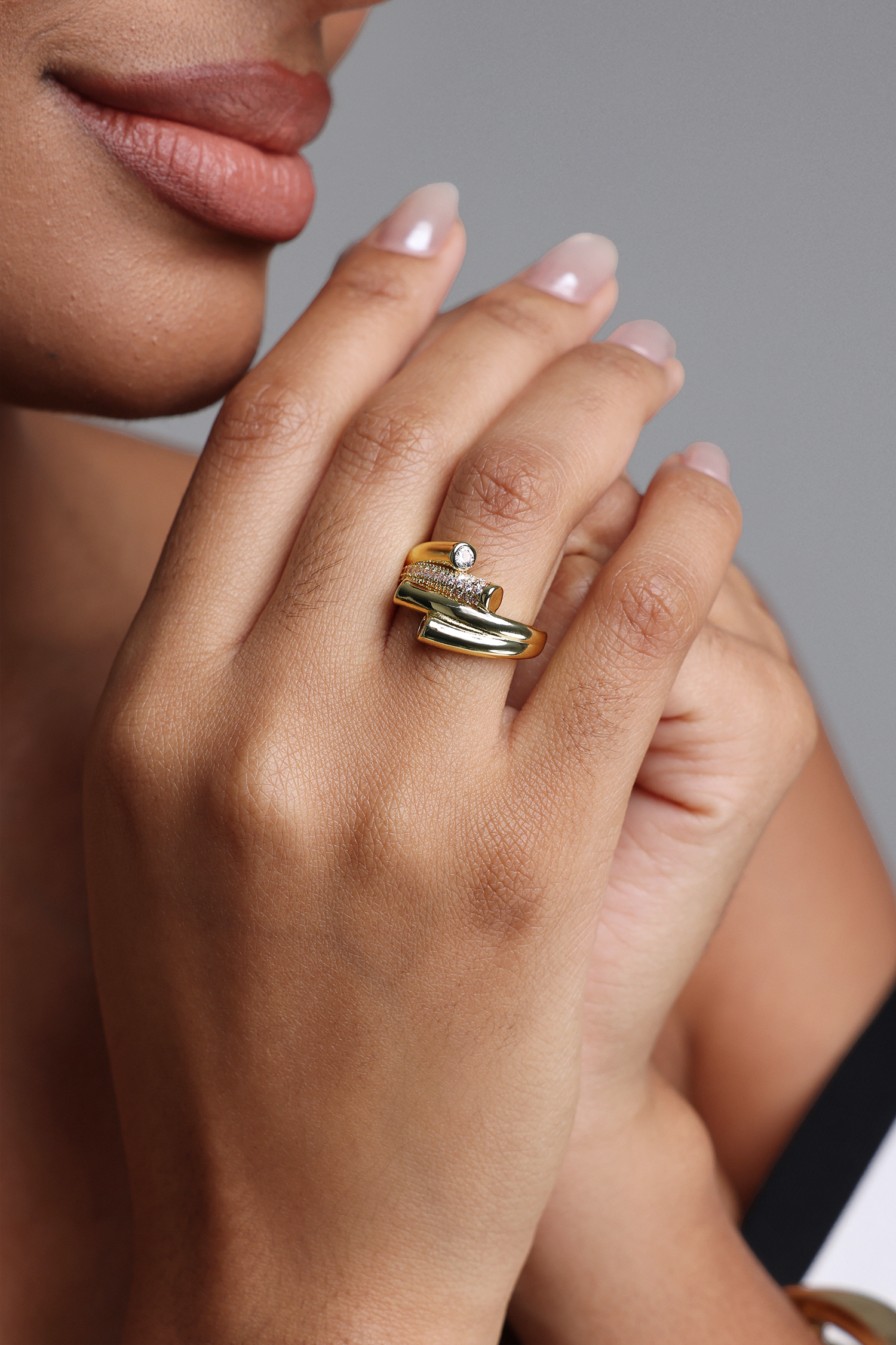 Vla Twisted Double Crystal Open Ring