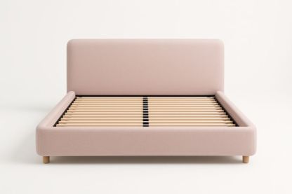 Letto matrimoniale in tessuto rosa con struttura in legno-Darovinal