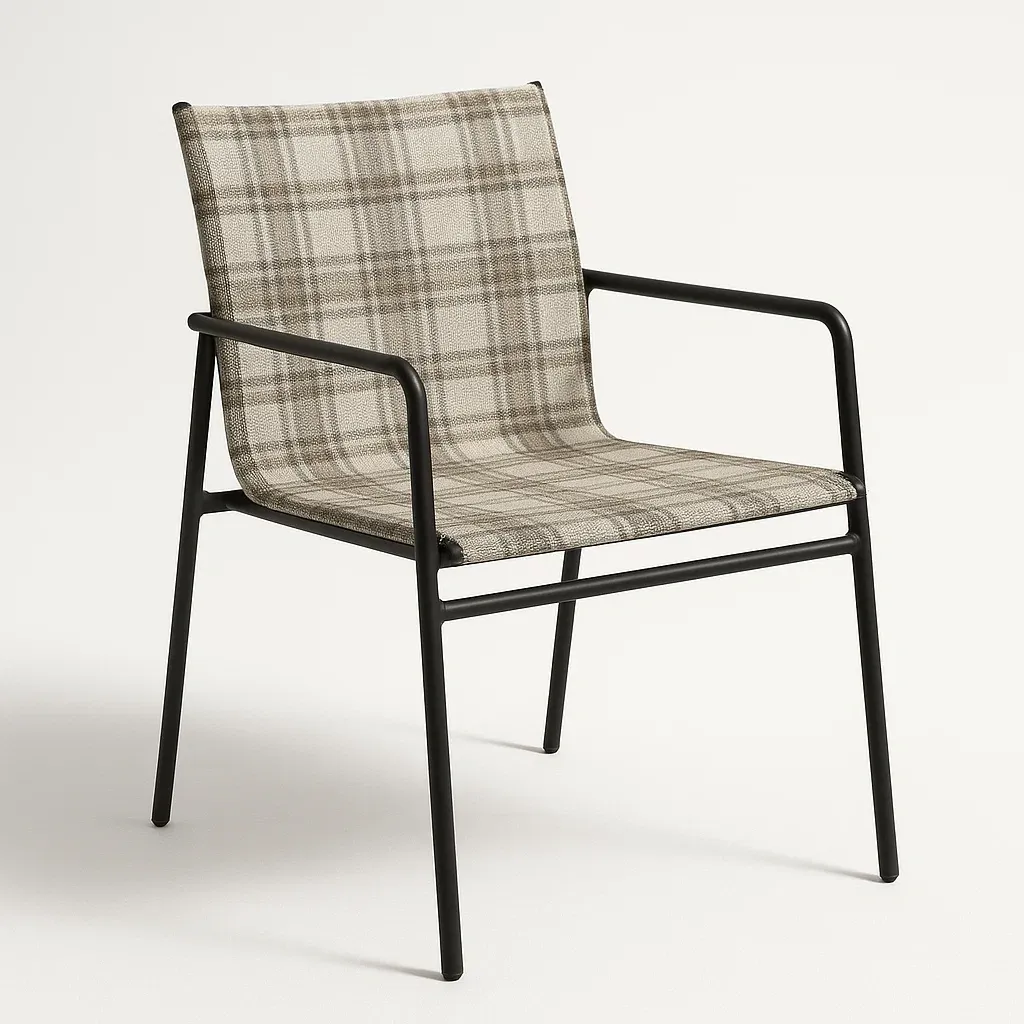 Sedia in tessuto a quadri beige con braccioli in metallo nero-Livinistry