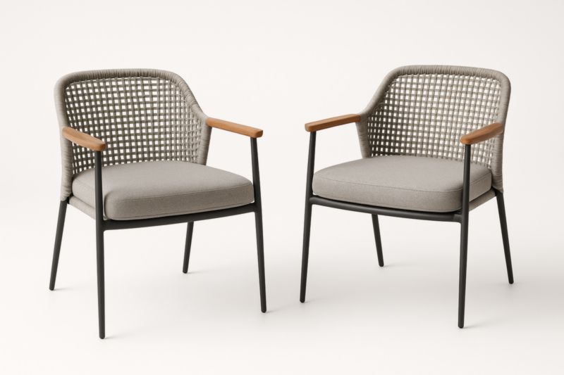 Paire de chaises en aluminium avec accoudoirs en bois et assise en corde