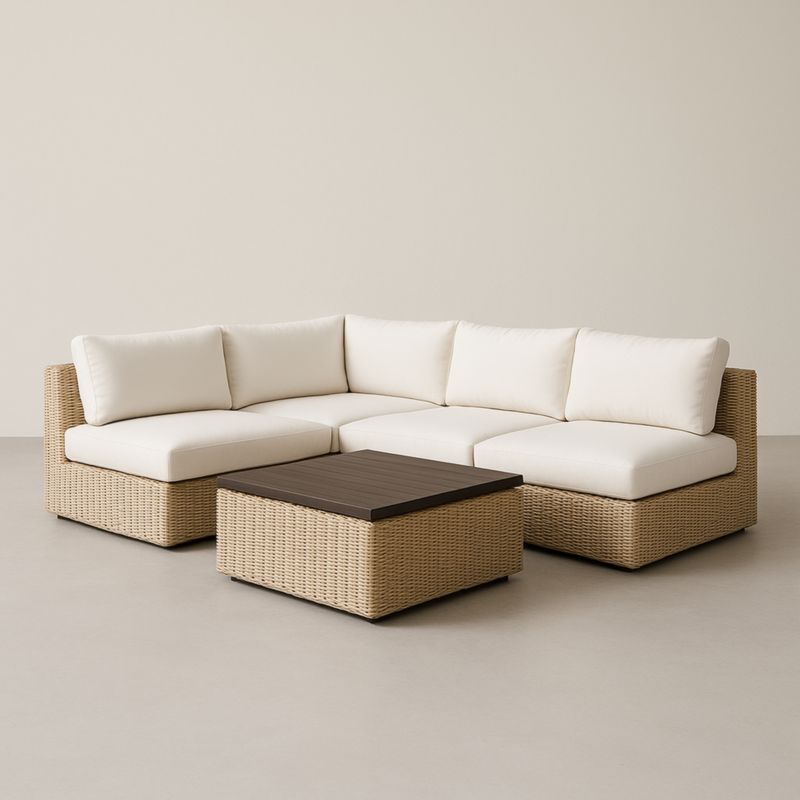 Canapé d'angle en rotin beige avec coussins crème