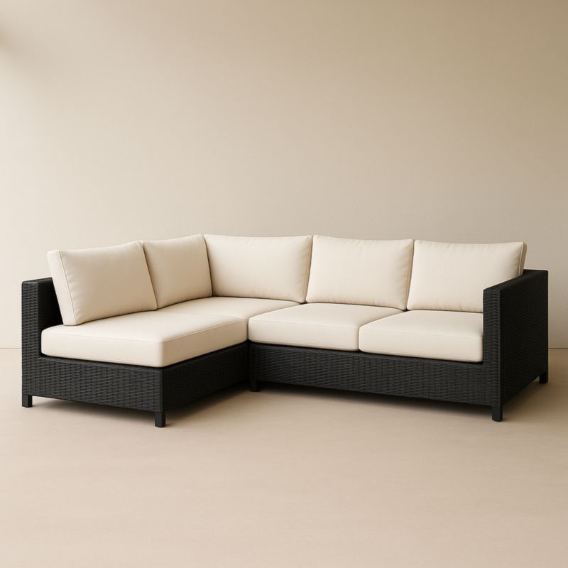 Canapé d'angle en résine tressée noir avec coussins crème
