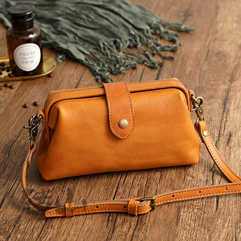 Retro leather goddess versatile bag