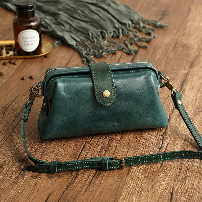 Retro leather goddess versatile bag