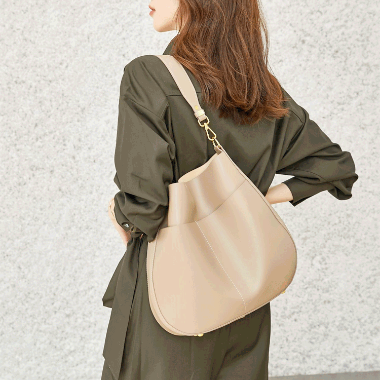 Fashionable women's shoulder bag