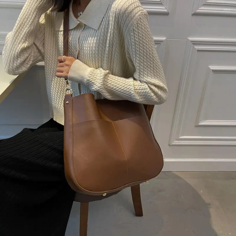 Fashionable women's shoulder bag