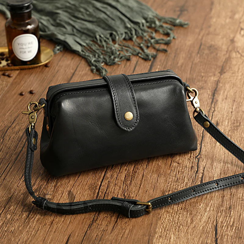 Retro leather goddess versatile bag