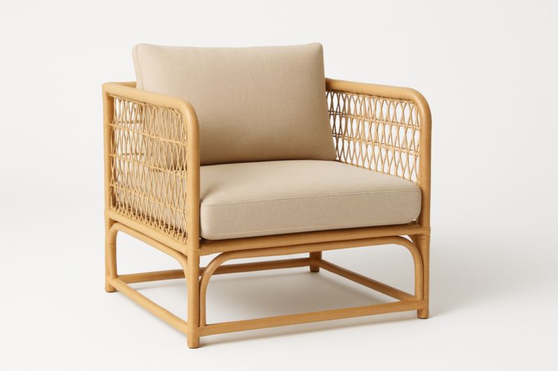 Fauteuil en rotin beige avec coussins en polyester