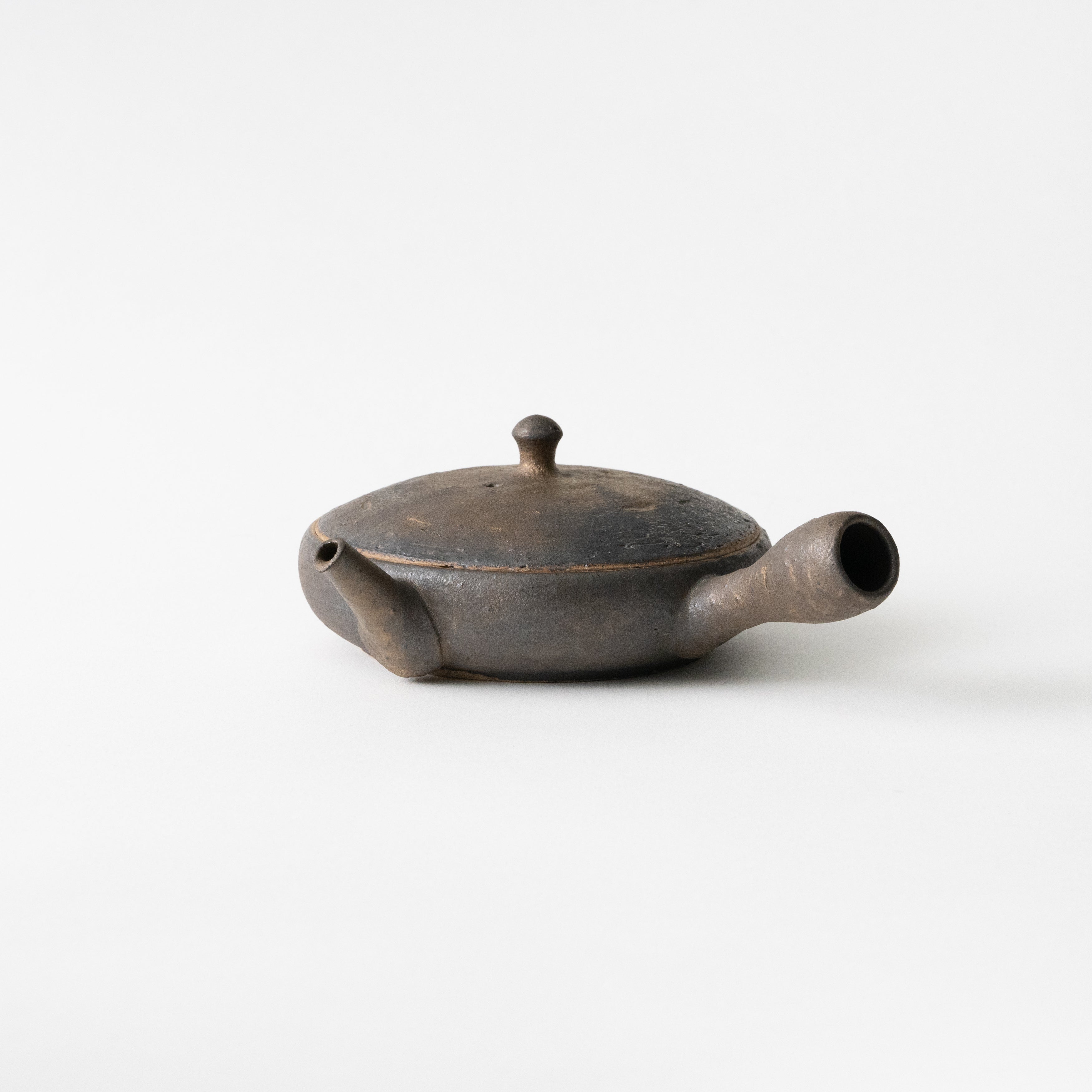 Round Flat Teapot (Black with Gold)