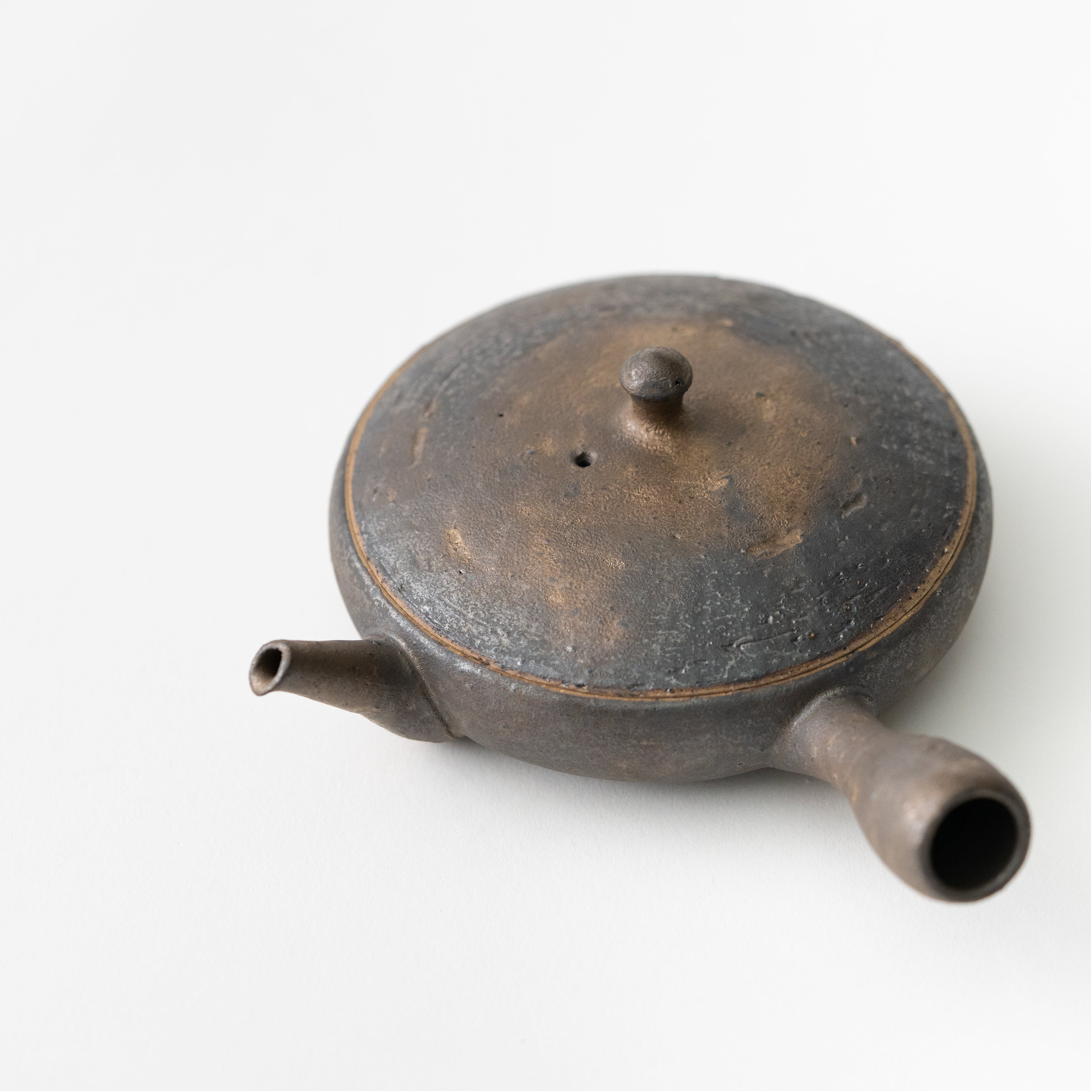 Round Flat Teapot (Black with Gold)