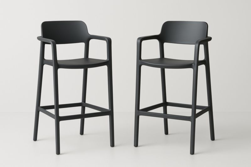 Set di 2 sgabelli alti in polipropilene con braccioli Nero-Xenorital