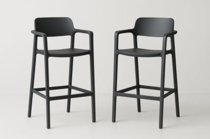 Set di 2 sgabelli alti in polipropilene con braccioli Nero-Xenorital