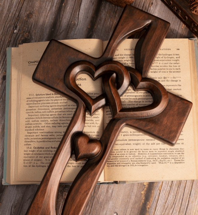 ❤️100% Hand-Carved Intertwined Hearts Wooden Cross✝️