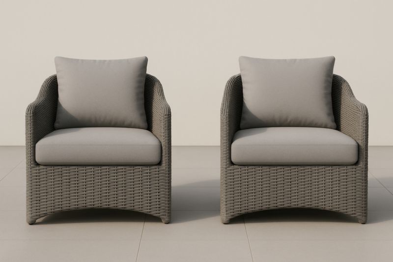 Lot de 2 fauteuils en résine tressée gris avec coussins en polyester