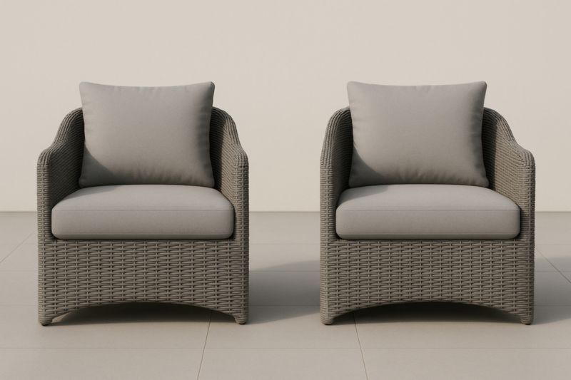 Lot de 2 fauteuils en résine tressée gris avec coussins en polyester