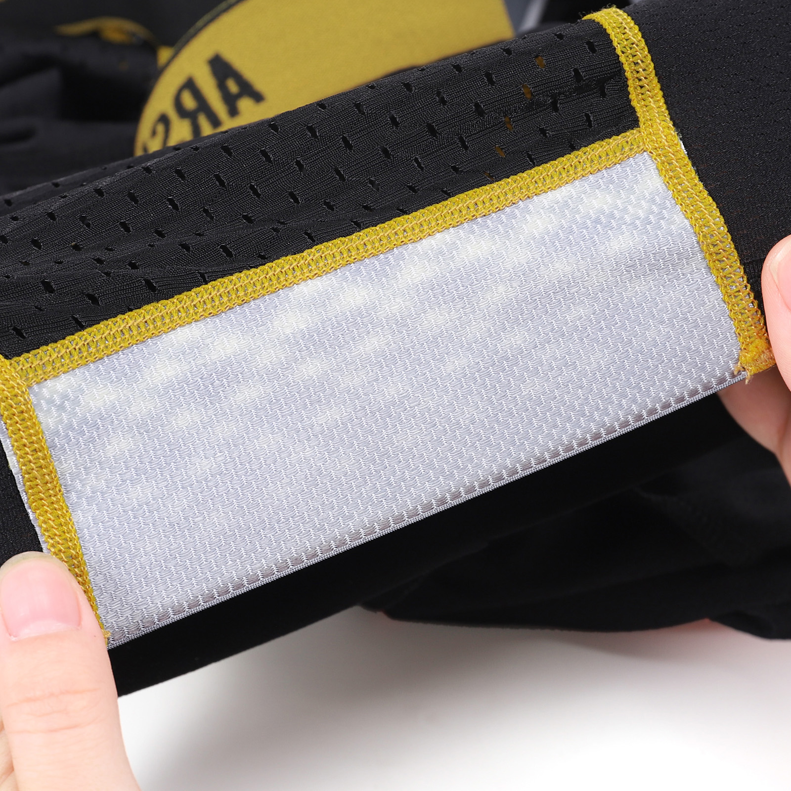 leg cuffs stay in place