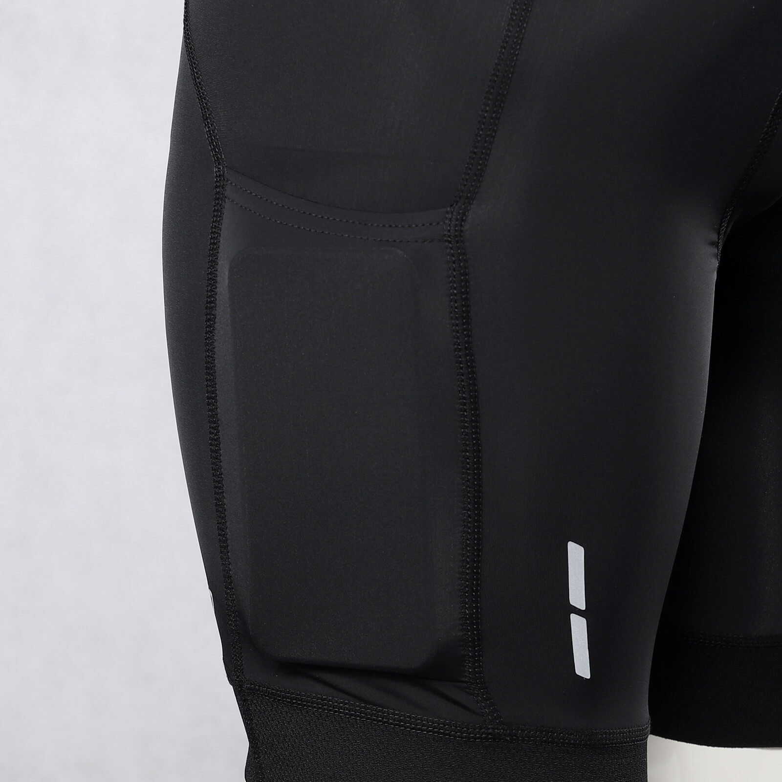 cycling shorts with secure side pockets