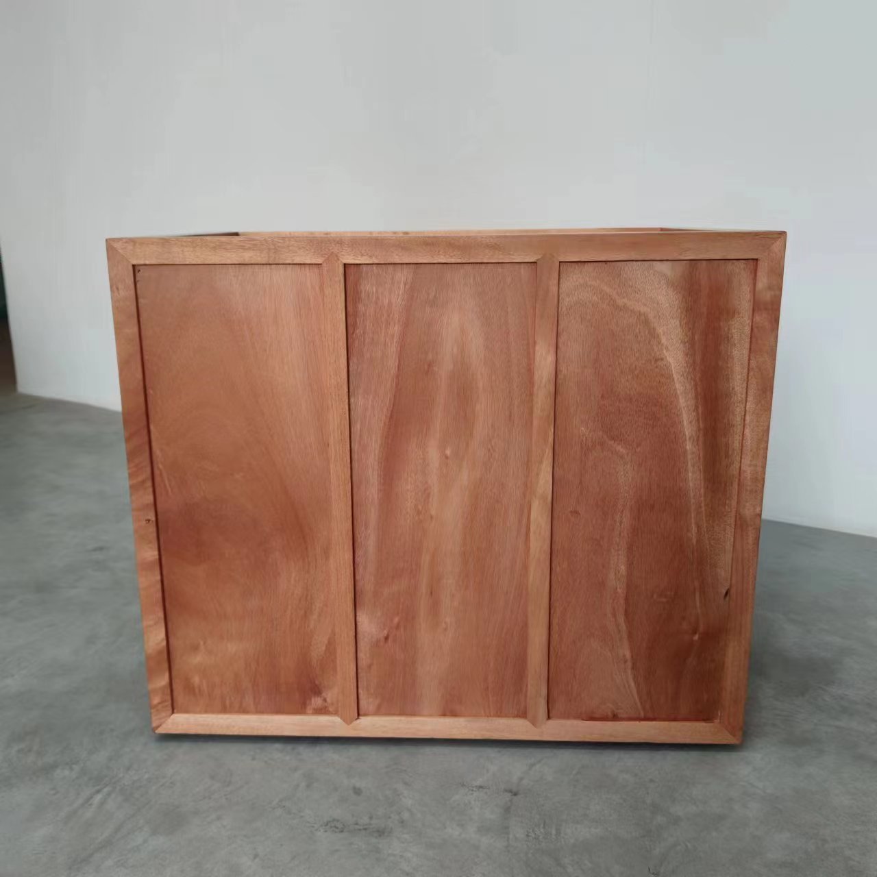 Solid Wood Cigar Cabinet – 1,200-Count Capacity