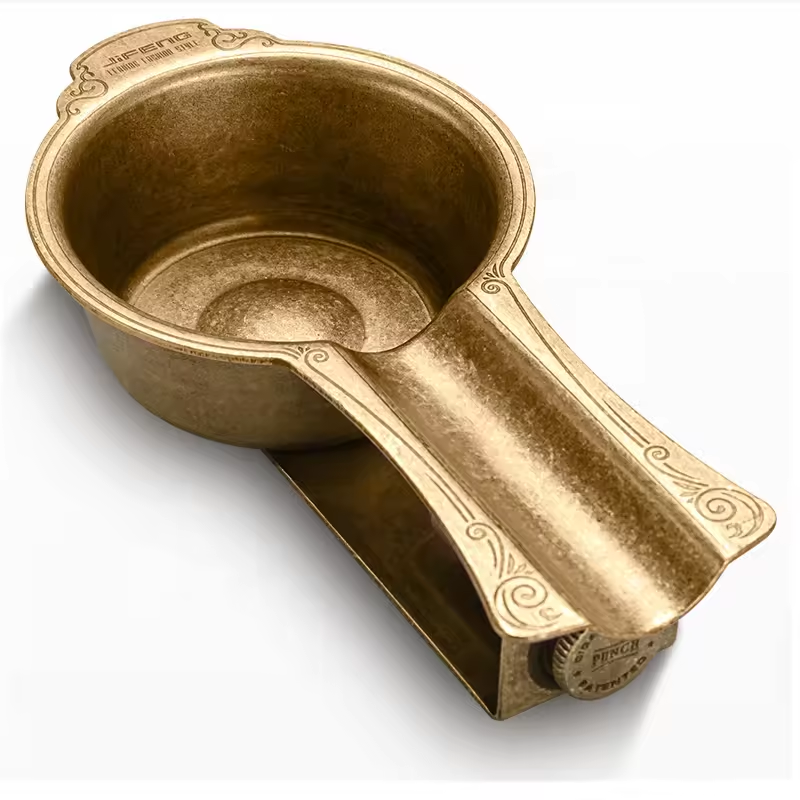 Vintage Metal Cigar Ashtray with Cigar Rest – Classic Brass Finish
