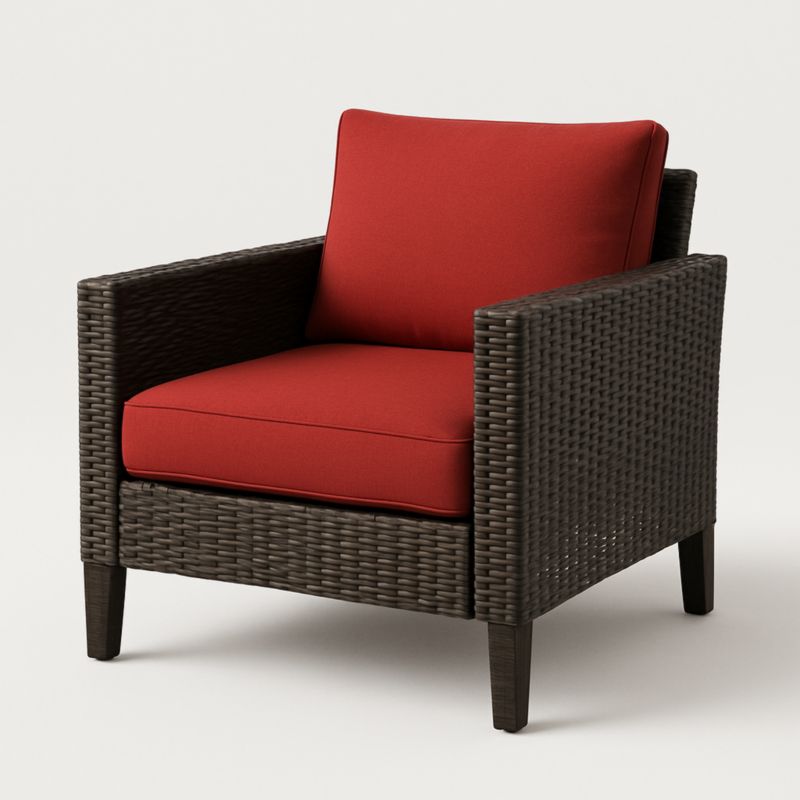 Poltrona in rattan sintetico con cuscini rossi