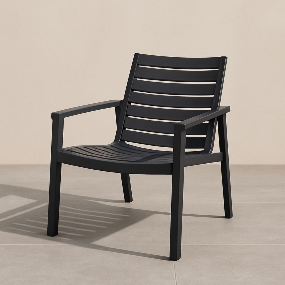 Fauteuil à lattes en plastique noir