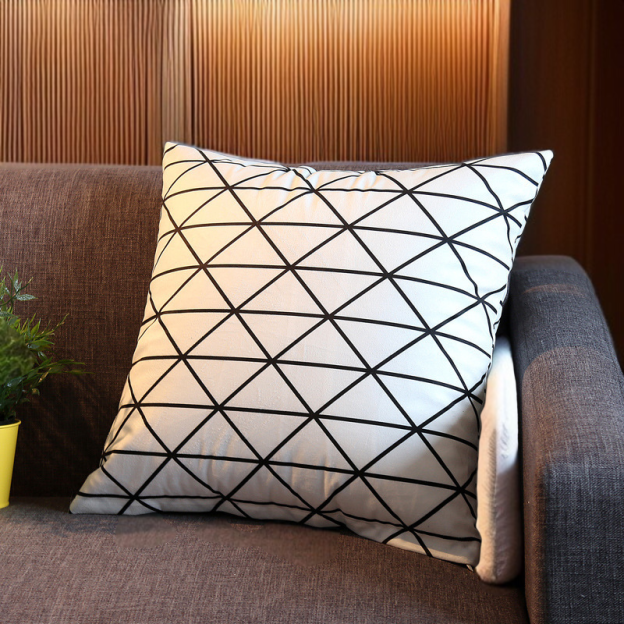 Aoyatex 100% Polyester Decorative Square Sofa Pillow for Hotel and Living Room