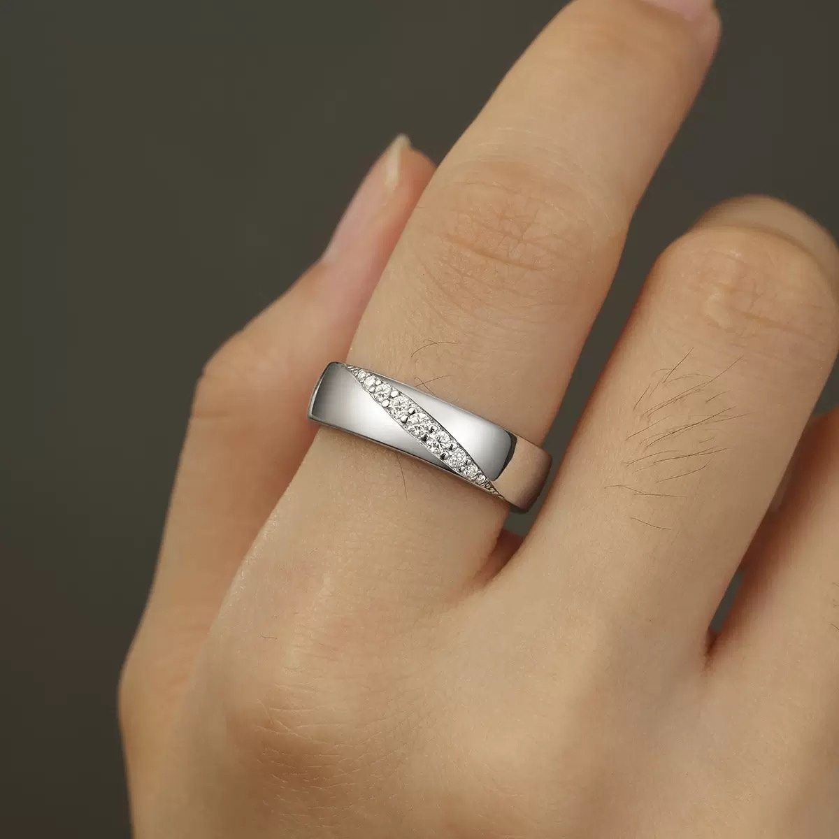 Eros Row Moissanite Men’s Band｜925 Sterling Silver