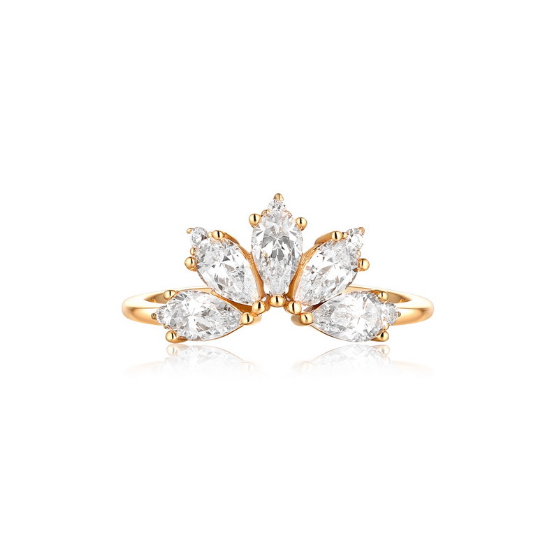 Zuri Vintage court-style crown ring